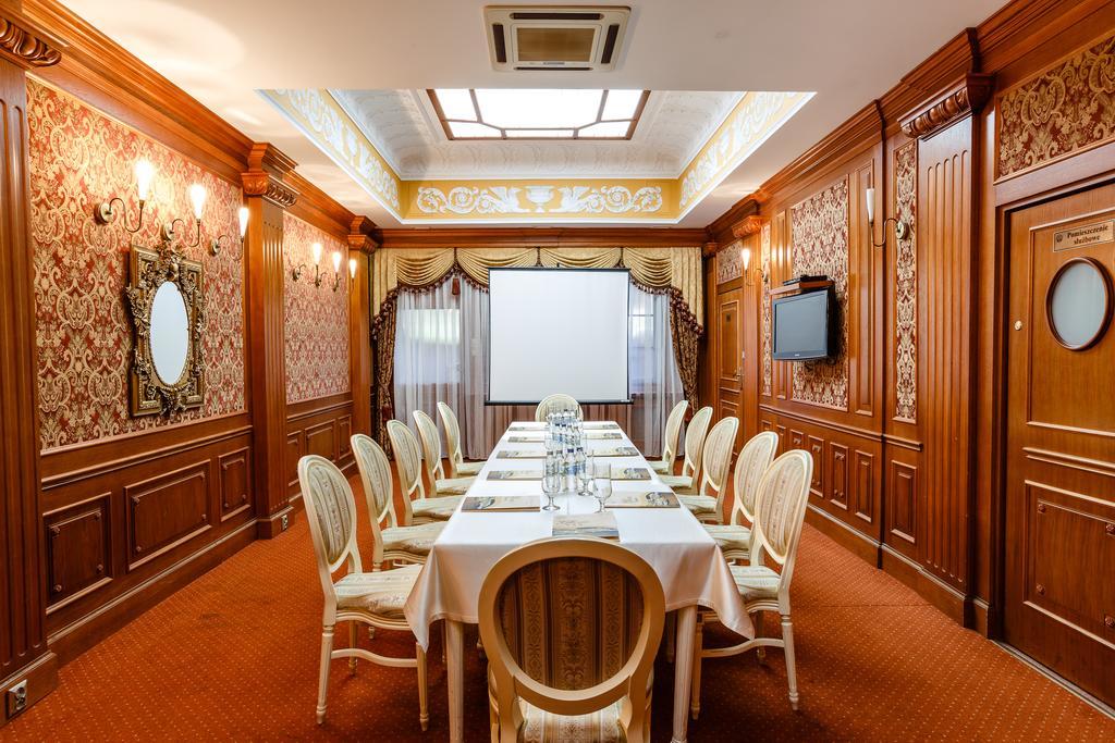 Spa Hotel Gloria Przemysl Ngoại thất bức ảnh